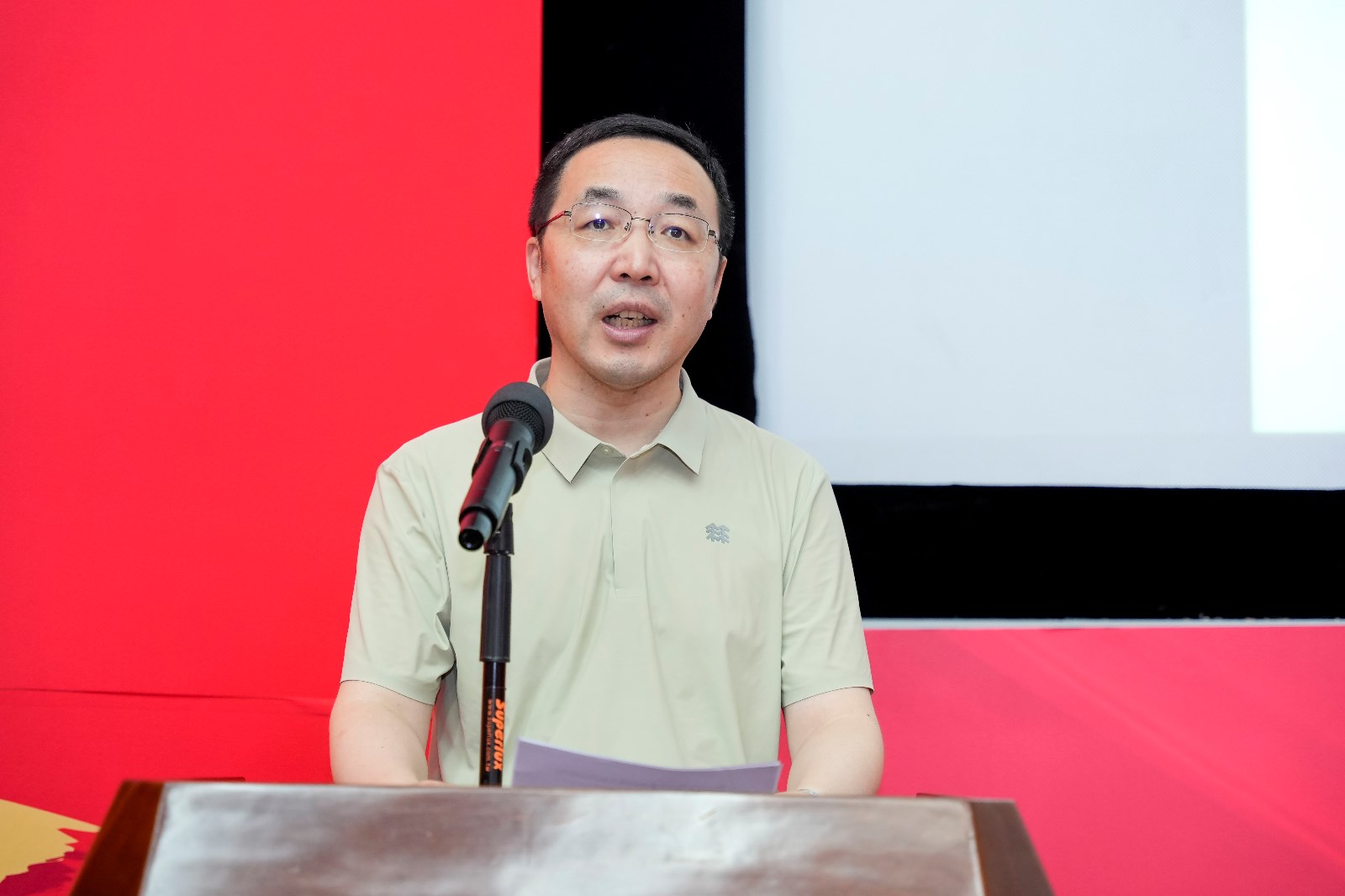 2张佩栋书记.jpg 2张佩栋书记.jpg