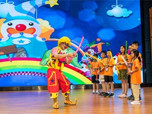 小丑表演